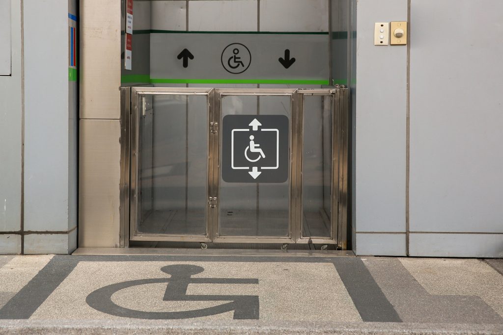 Wheelchair platform lift - Elevator for people with disabilities